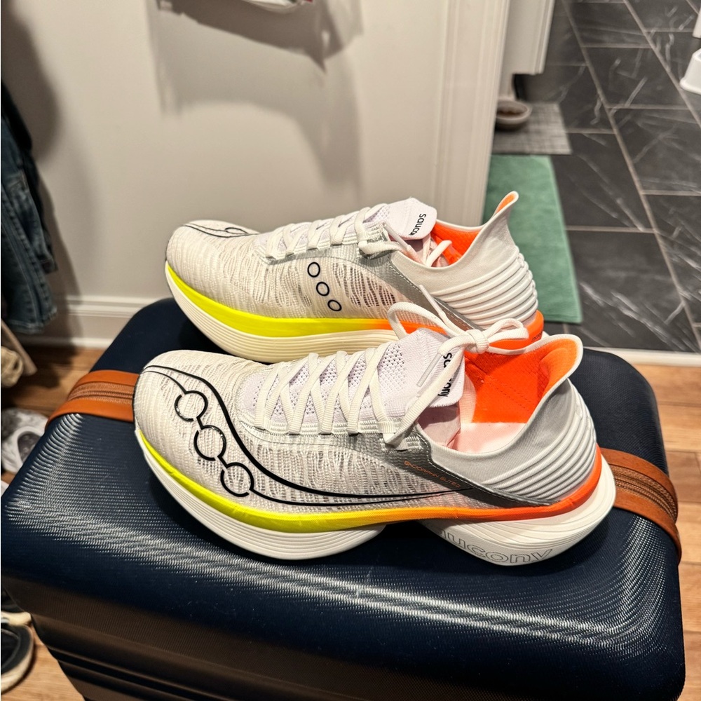 Saucony Endorphin Elite 2